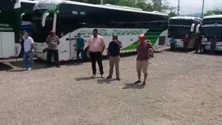 Transportadores de servicio informal realizan protestas.