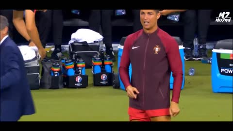 6 Minutes Of Cristiano Ronaldo Motivating & Supporting His Teammates!