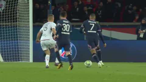 PARIS SAINT-GERMAIN - FC LORIENT (5 - 1) - Highlights - (PSG - FCL) / 2021-2022