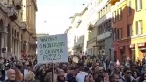 Thousands of Italian Citizens Protest Vaccine Passport System