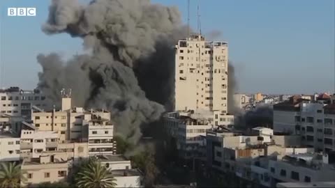Israel-Gaza_ Strike collapses building during live BBC report - BBC News