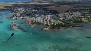 Imágenes aéreas del vertido de combustible en Mauricio