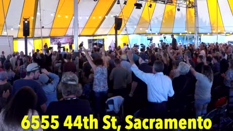 Chris Burns to lead worship at Sacramento Tent Crusade