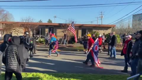 A brawl broke out today between Antifa and Trump supporters in Washington State.