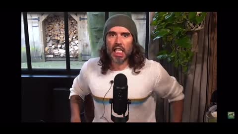 Russell Brand Has Everyone Laughing With HYSTERICAL Brian Stelter Impression