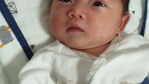 The pretty and lovely daughter, Kim-Bom, is curious about her baby~ 20th day since she was born~♡³