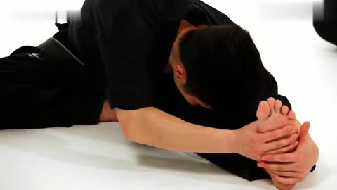 05-How to Do Basic Sitting Stretches - Taekwondo Training