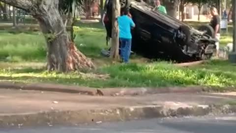 Hombre se volcó en su automóvil en Bucaramanga