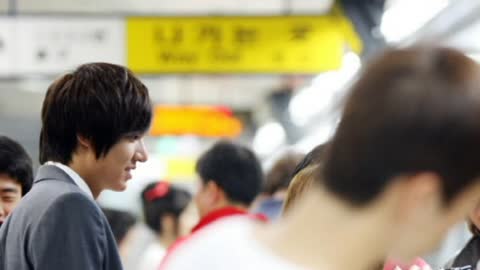 [News] Lee Min-ho appears in the subway... passengers are lucky