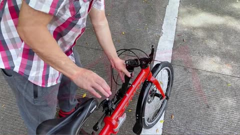 No More Hassle: Trunk-friendly Chainless Shaft-Driven Folding Bike!