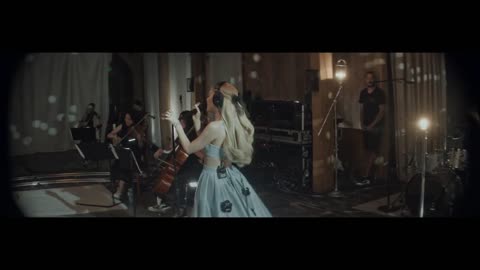 Ariana Grande - Honeymoon Avenue (Live from London)