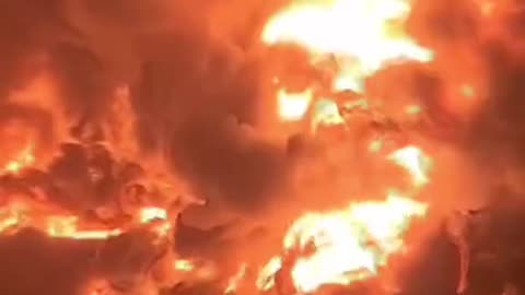 A huge #fire has broken out in #Guinea’s capital #Conakry after an explosion at a fuel depot.