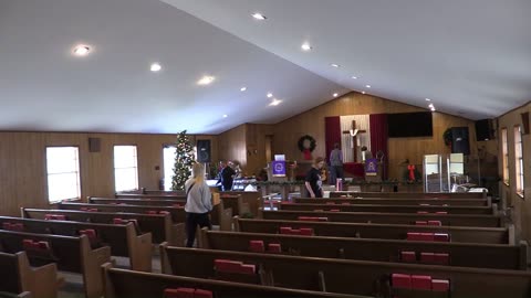 Timelapse of Decorating our Church Sanctuary | Advent 2023 | CHUMC
