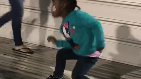 4 year old dances to I'm so wavy