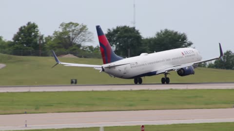 Delta Boeing 737-900 departing St. Louis Lambert Intl - STL