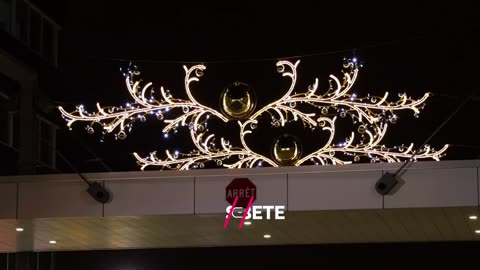 Iluminado Navideño, en un centro comercial exterior.