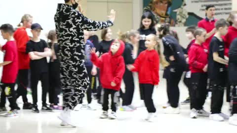 Little kids Dancing AWESOME SHUFFLE DANCE TUZELITY