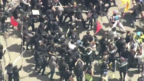 April 15 2017 Battle for Berkeley III 1.12 Massive brawl between Patriots vs Antifa