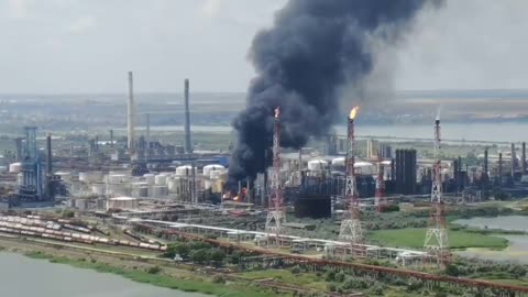 Explosion at Petromidia Oil refinery in Constanta Romania (Breaking News)