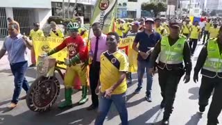 Taxistas marchan por la avenida El Bosque, se complica el tránsito hacia Manga
