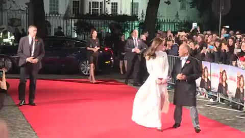 Kate walks red carpet at London movie premiere