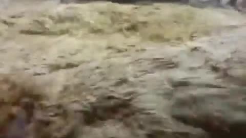 🚨 #FloodWarning in Nova Iguaçu! 🌧️💔