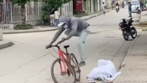 FUNNY PRANK OF THE DEAD CATCHING THE CYCLISTS' LEG.