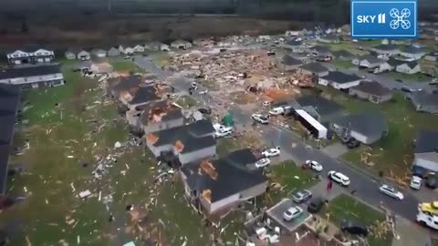 destruction in Bowling Green Kentucky the debris field doesn't look right.