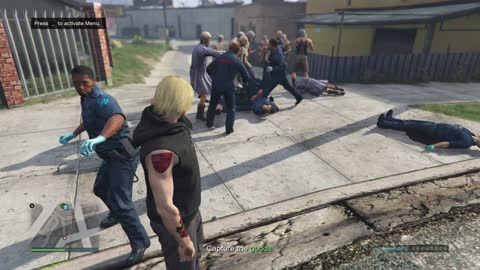 I get some help from the cannibals when a gang of paramedics attack me — GTA 5
