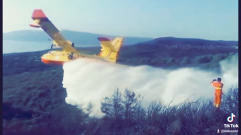 Amazing Monster Airplane Canadair CL-415 Firefighting