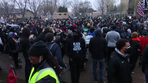 Tercera noche de protestas por muerte de joven afroamericano