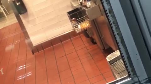 Lady upset McDonald's workers not wearing gloves