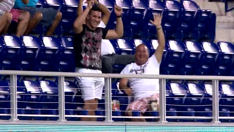 Kid dances on Miami Marlins Fan Cam