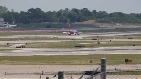 Southwest Airlines Boeing 737-700 Landing at St. Louis Lambert Intl