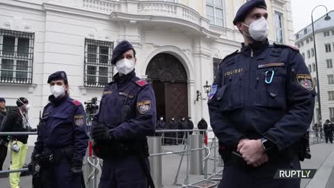 Austria: Scuffles break out in Vienna after Chancellor Nehammer sworn in - 06.12.2021