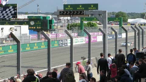 Porsche 919 Hybrid and Corvette C7.R blasts down the finish line at Le Mans