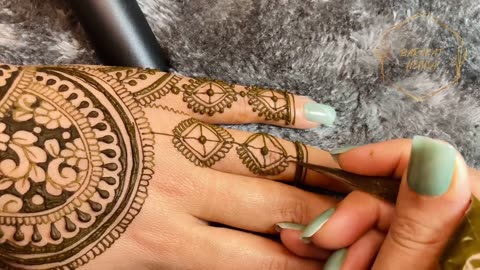 New unique mehndi design for backhand | Easy and simple mehndi designs | Simple bridal mehndi design