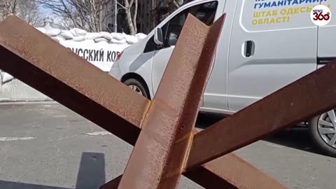 Ukraine's forces build sandbag barricades and 'hedgehog' defences in Odessa