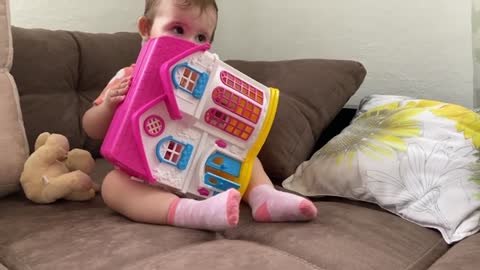 Funny_baby_reaction_to_a_new_toy