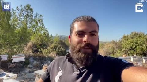 #Lebanese man allows hundreds of bees to crawl around in his BEARD