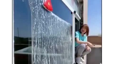 HOW TO CLEAN THE BUILDING WINDOWS!