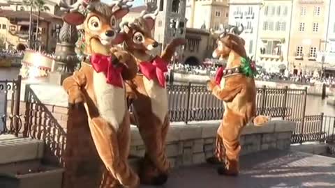 Adorable 4 Special Minnie Deer Customs Characters Greeting Kids in New Year Eve