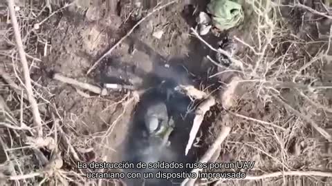 La destrucción de soldados rusos por un UAV ucraniano con un dispositivo de lanzamiento de municion
