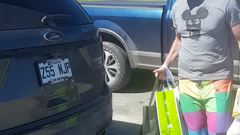 Man Finds Way To Open His Trunk Without Sensor Working Properly