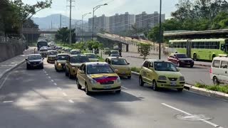 Video: Avanza ‘Plan tortuga’ de taxistas en Bucaramanga
