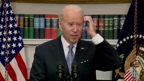 Reporter asks Biden about delaying lifting Title 42, Biden brings up mandating masks on planes