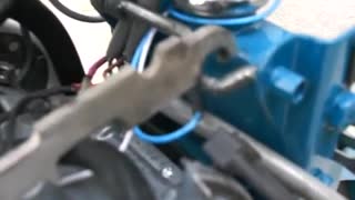 How the Velosolex Solex side crank engine lift-out operates