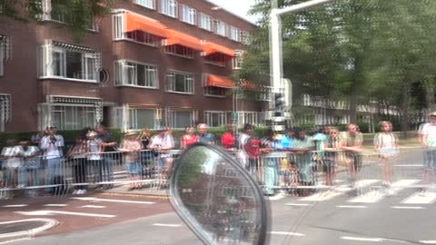 Zomercarnaval Rotterdam 2022 de optocht bij het Museum Park.