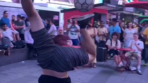 Man Shows Off Insane Skills While Juggling Ball In Times Square