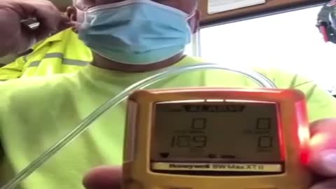 Electrician Gives Perfect Demonstration Of How Masks DO NOT Work!